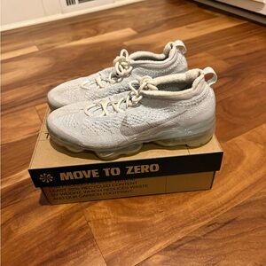 Nike Kids air vapor max 2023 all white size 7 men’s, lightly worn